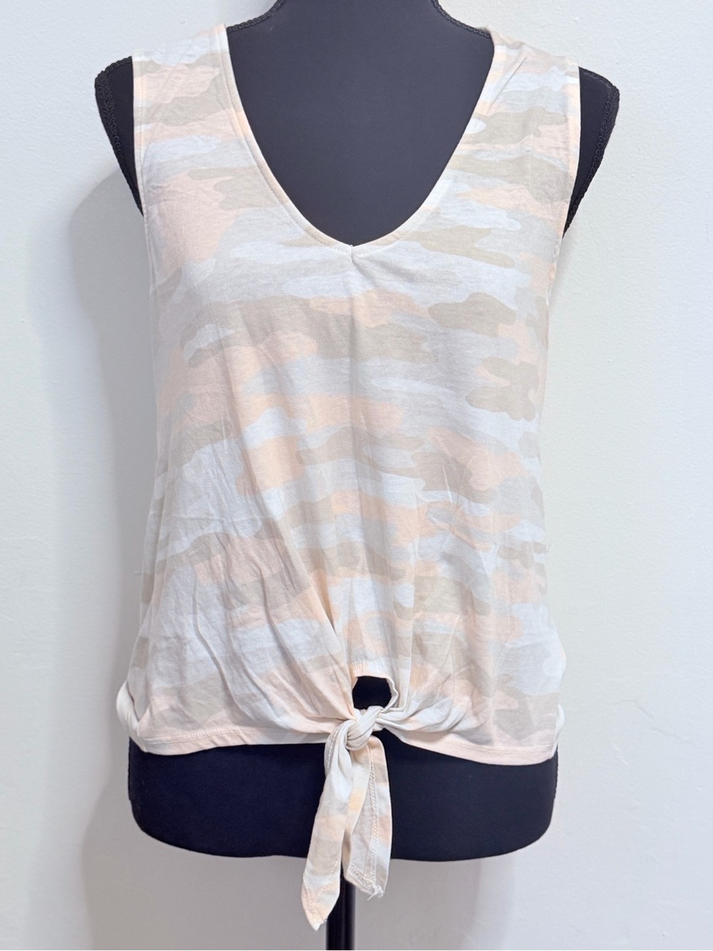 LUCKY BRAND BEIGE PLUSH PINK CAMOUFLAGE TIE FRONT V NECK TOP TANK Small